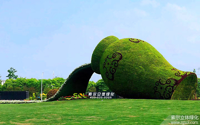 34 2020年4月浙江湖州杭寧高速湖州南出入口五一綠雕 (1).jpg